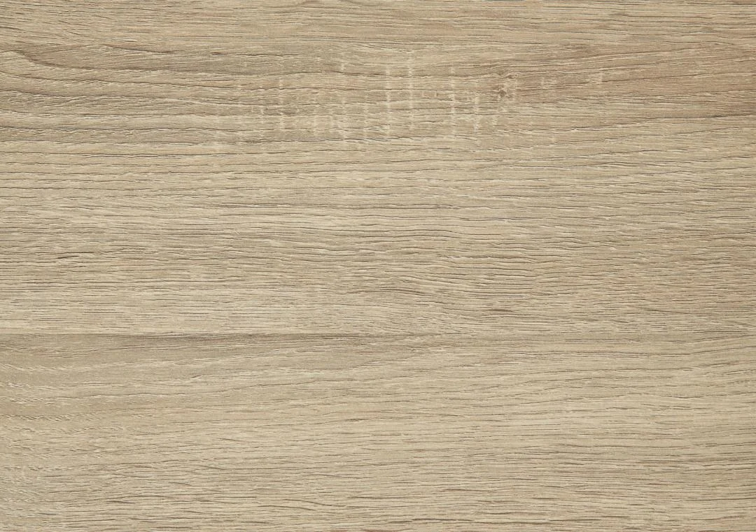 De Seaford boekenkast heeft een lichtbruin houten oppervlak met een subtiel nerfpatroon, een gladde textuur en vage krassen in het midden bovenaan. De kleur is overal gelijkmatig, wat het verfijnde ontwerp benadrukt.