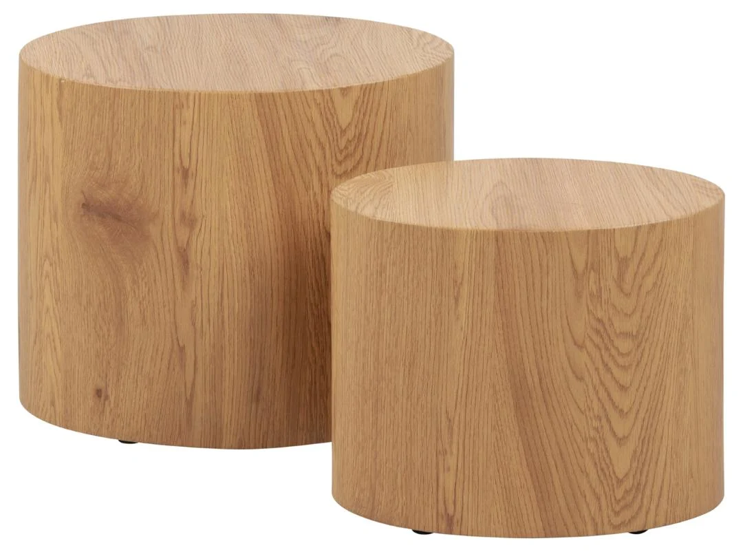 De Salontafel 33 x 40 CM Ovaal Kunststof, met een glad, cilindervormig ontwerp en zichtbaar houtnerfpatroon, is een licht houten bijzettafeltje dat perfect is om naast een ander tafeltje te zetten op verschillende hoogtes.