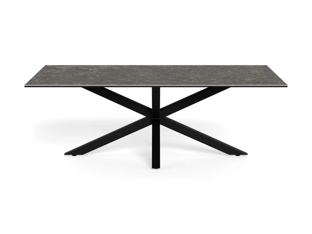 Salontafel Zwart 130 x 70 CM Rechthoek met keramiek, moderne zwarte X-vormige metalen poot en een donker, steenachtig blad, afgebeeld tegen een witte achtergrond.