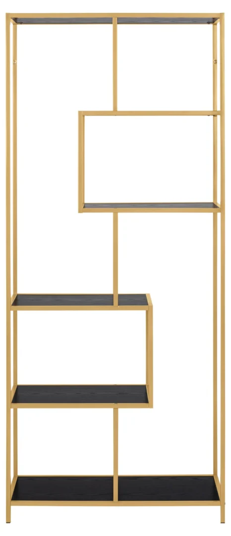De Seaford boekenkast is een hoge, rechthoekige, goudkleurige metalen kast met een modern geometrisch ontwerp en meerdere zwarte planken op verschillende hoogtes en verspringende posities.