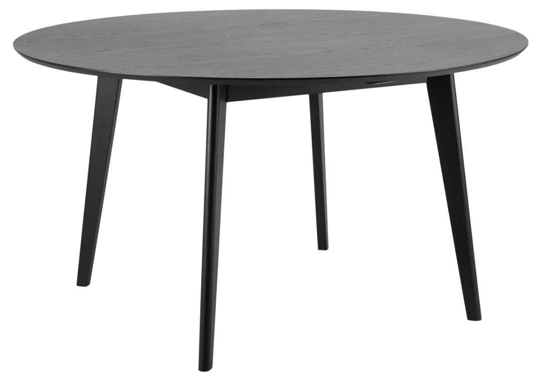 De Eettafel Nieuwe Sfeer 140 CM Rond is een ronde eettafel van donker eikenhout met vier schuine poten, een glad tafelblad en een minimalistisch modern ontwerp.