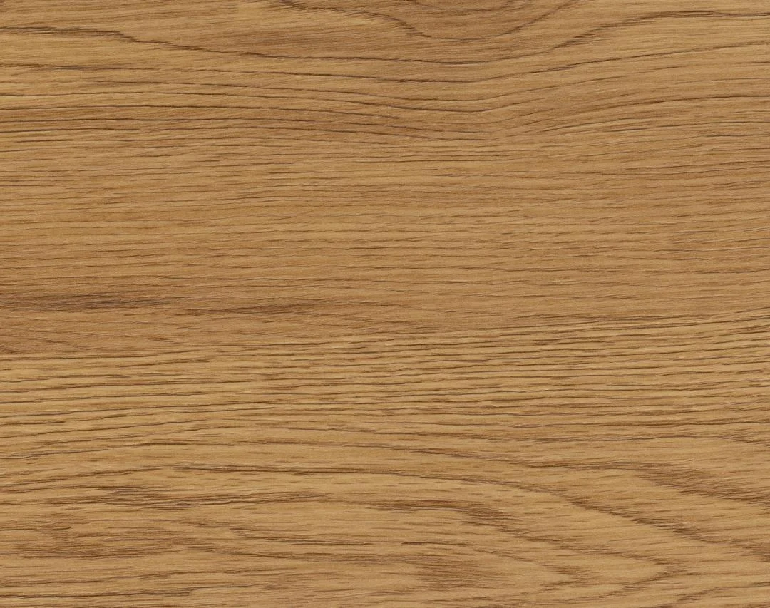 Detailopname van eikenhout voor een bureau. Zwart eiken bureau met schuifdeur en kabeldoorvoer.