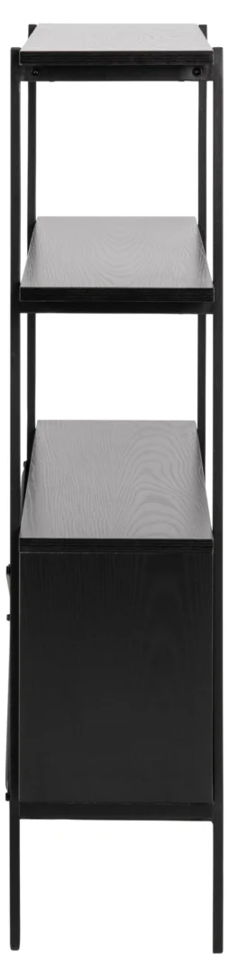 De Angus boekenkast is een smalle zwarte kast met drie planken, met een gesloten onderplank en twee open bovenplanken, gezien vanaf de zijkant.