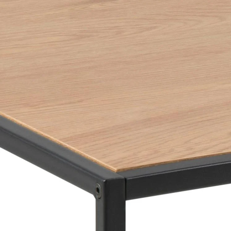 Een close-up van de Salontafel Zwart 50 x 40 CM Rechthoek toont het lichte houtnerf tafelblad en het stevige zwart stalen frame op de hoek.