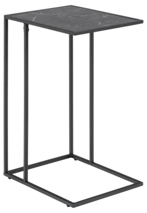De Bijzettafel Zwart 35 CM Rechthoek is een moderne C-vormige bijzettafel met een zwart metalen frame en een rechthoekig zwart compact kunststof blad, ontworpen om gedeeltelijk onder een bank of stoel te schuiven.