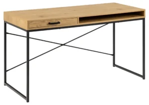 Bureau 140x58x76 cm in melamine eiken met zwart stalen frame en lade. Modern design bureau.