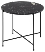 De Bijzettafel Zwart 52 CM Rond Kunststof is een ronde salontafel met een blad in zwart marmerpatroon en dunne zwarte metalen poten, met daaronder een eenvoudige dwarsbalkondersteuning.