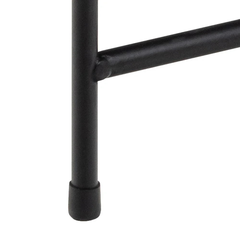 Close-up van de onderkant van de Bijzettafel Zwart 52 CM Rond Kunststof, met de zwarte metalen poot met ronde kap en een horizontale steunbalk die de poten verbindt.