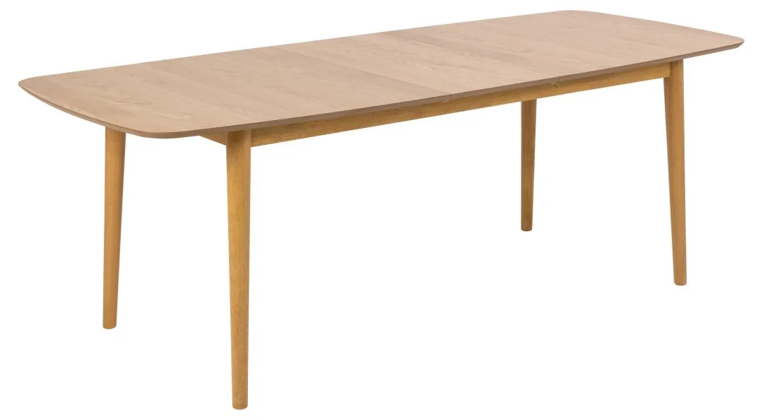 Eettafel Nieuwe Sfeer: een rechthoekige eikenhouten tafel van 219 x 90 cm met afgeronde hoeken, taps toelopende poten en een lichte, natuurlijke afwerking.