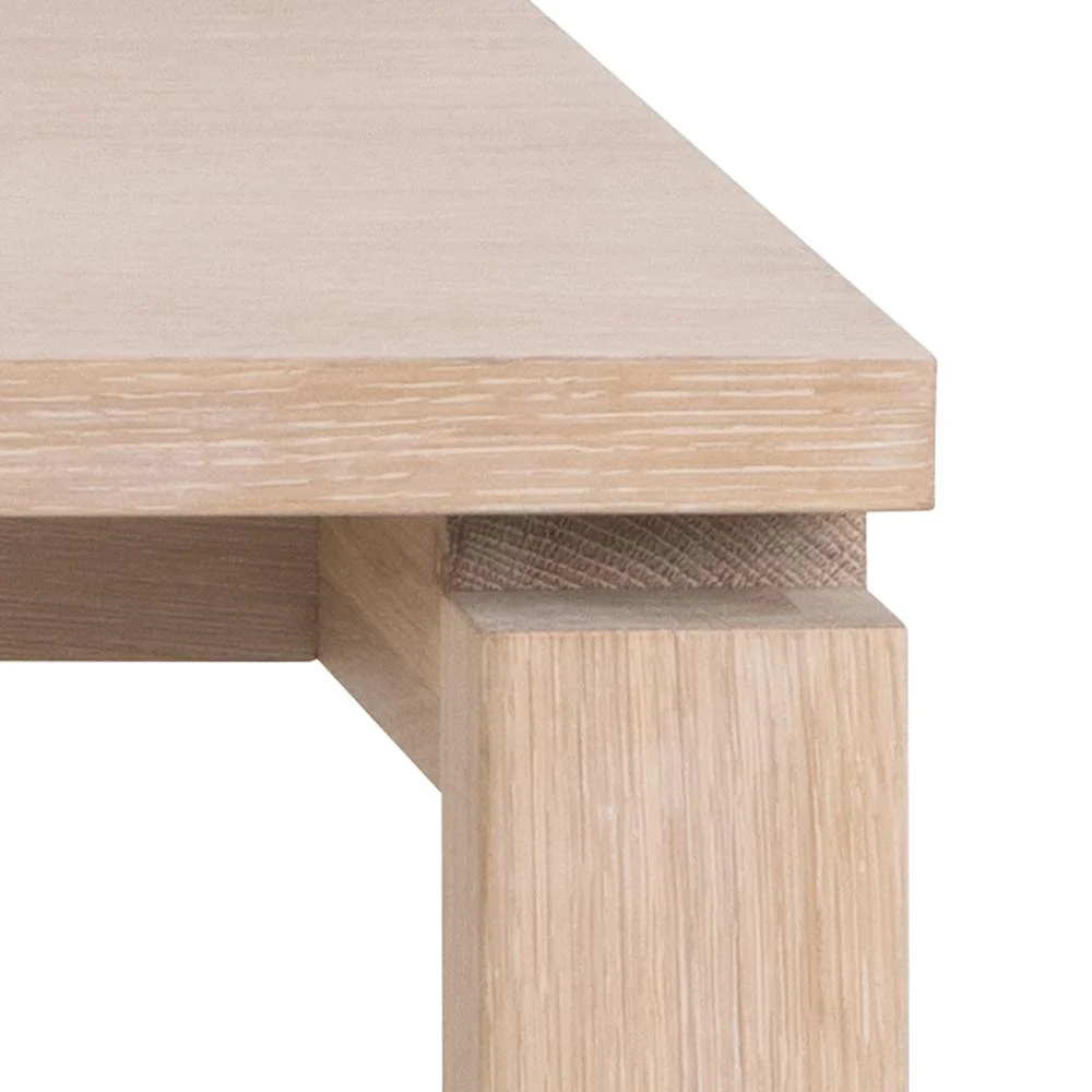 Close-up van de Eettafel Nieuwe Sfeer 100 x 75 CM, met de nadruk op het rechthoekige eiken tafelblad en één stevige, vierkante poot met zichtbare houtnerf.