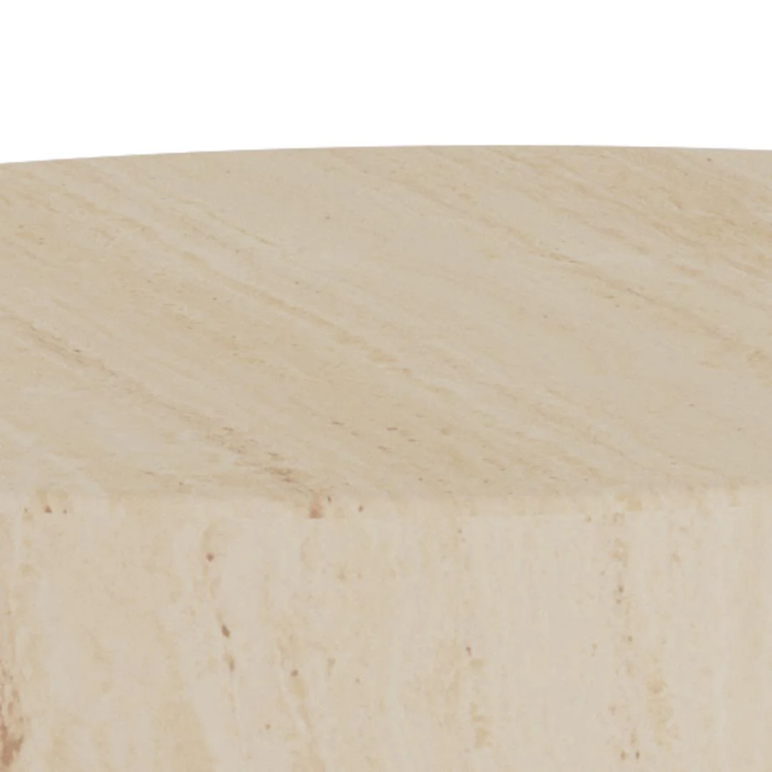 Een close-up van de rand van de Salontafel Beige, Roest 40 CM Rond gemaakt van kunststof, met subtiele natuurlijke patronen en texturen op het ronde beige oppervlak.