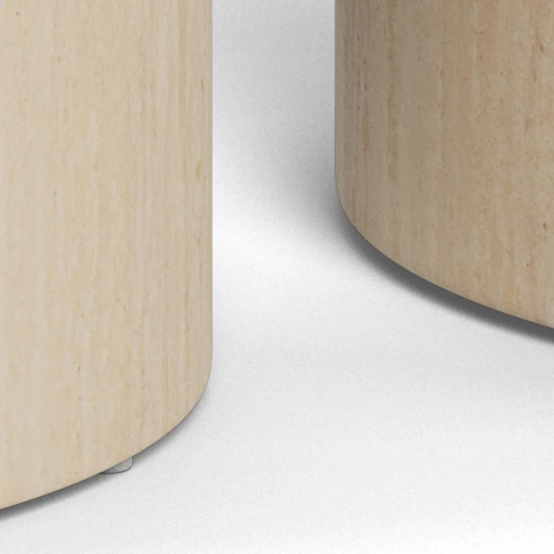 Close-up van de afgeronde randen van twee beige 'Salontafel Roest 40 CM Rond' cilindrische tafels gemaakt van kunststof, rustend op een lichtgrijs oppervlak met zachte schaduwen eronder.