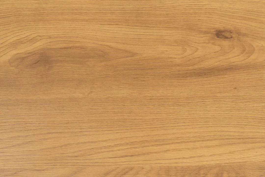 De Bijzettafel Zwart is een vierkante bijzettafel (40 x 40 cm) met een strak zwart stalen ontwerp met een gladde, strakke afwerking - ideaal voor moderne interieurs en veelzijdig als vloerbedekking of meubel.