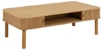 De Salontafel 70 x 40 CM Rond Eikenfineer is een rechthoekige salontafel van licht eikenfineer met afgeronde hoeken, verticale groeven aan de zijkanten, een open centrale plank, twee schuifdeuren en vier cilindervormige poten.