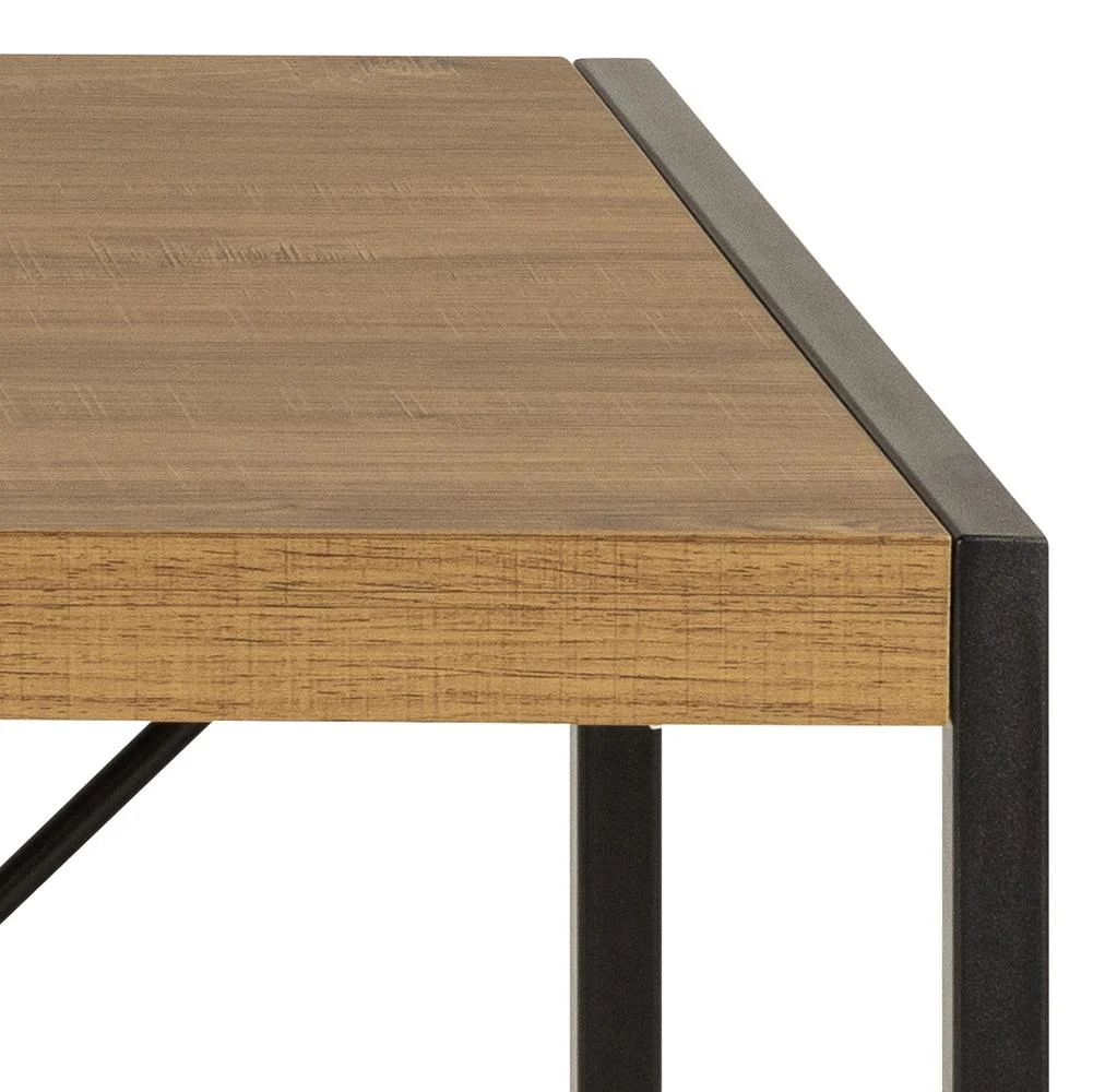 Detail van een industrieel kantoorbureau 120x60. Eiken melamine blad met zwart metalen frame.