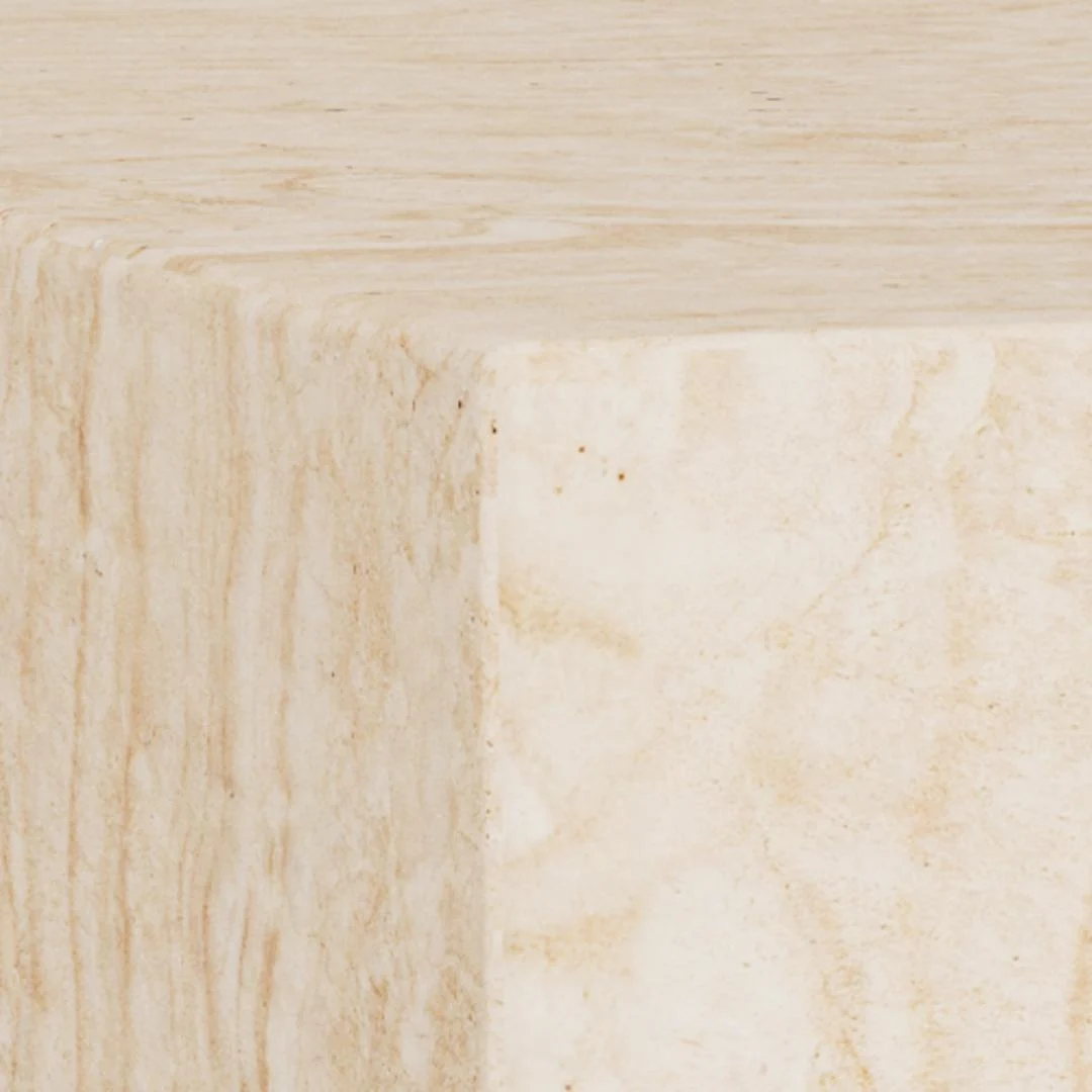 Close-up van de Salontafel Beige 90 x 42 CM Vierkant, met een glad lichtbeige kunststof oppervlak met subtiele natuurlijke adering en textuur op de hoek.