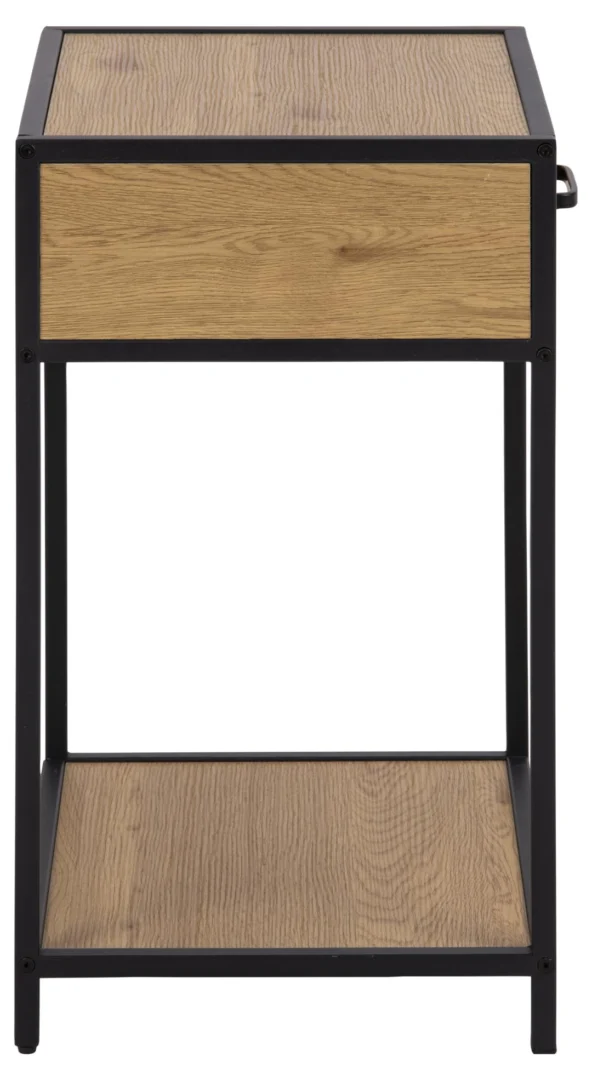 Het Nachtkastje Zwart Eikenhout Industrieel is een rechthoekige bijzettafel (63 x 42 x 35 cm) met een licht eiken afwerking, zwart metalen frame, enkele lade en open onderste plank voor opslag.