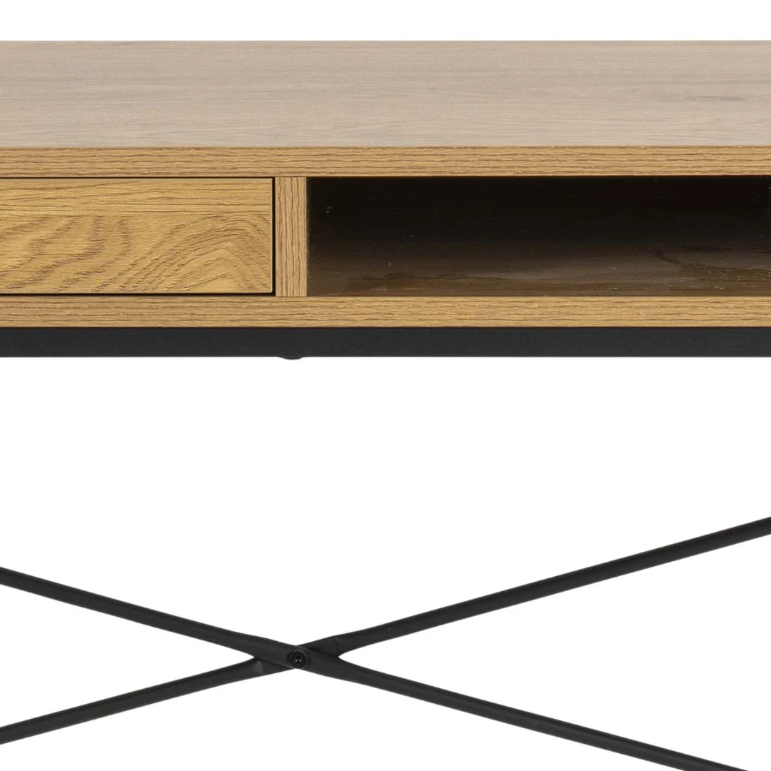 Bureau 110x45 eikenlook met zwarte lade en kabeldoorvoer. Compact bureau met modern design.