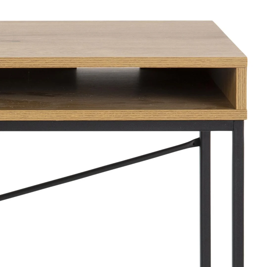Compact bureau 110x45 eikenlook met zwart frame en lade. Kabeldoorvoer aanwezig.