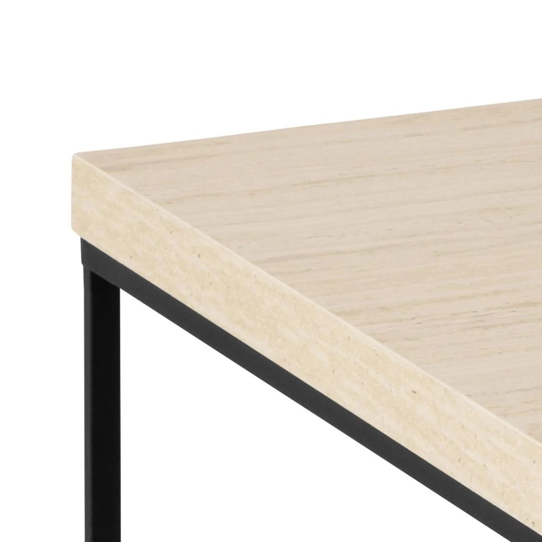 Close-up van de Salontafel Beige 110 x 55 CM Rechthoek met een lichtgekleurd blad en een stevig zwart stalen frame.