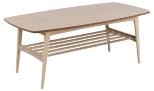 De Salontafel Wit 60 x 47 CM Rechthoek is een rechthoekige salontafel gemaakt van eikenfineer, met afgeronde hoeken, schuine poten en een onderste lattenplank voor opslag.