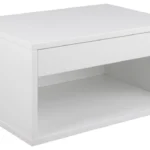 Het Nachtkastje Wit MDF Slaapkamer Met Lade is een moderne, rechthoekige witte tafel met een lade en een open onderste plank. Het eenvoudige, minimalistische ontwerp heeft strakke lijnen en een gladde afwerking - perfect voor elke moderne ruimte.