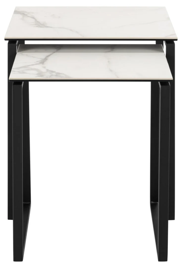 Set van twee moderne vierkante salontafels (Salontafel Zwart, Wit 50 x 55 CM Vierkant) gemaakt van wit en zwart plastic, waarbij de kleinere tafel gedeeltelijk onder de grotere tafel is geplaatst.