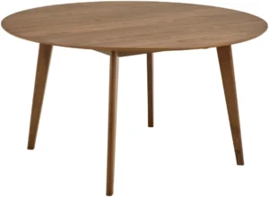 De Eettafel Roxby 140 CM Rond Notenhout is een ronde houten tafel met een glad walnotenhouten oppervlak en vier schuine poten, met een eenvoudig en minimalistisch ontwerp.