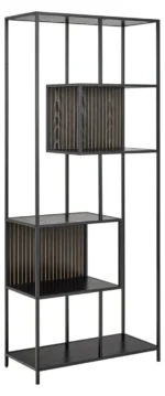De Seaford boekenkast is een hoge, moderne zwart metalen kast met open planken en twee vakken met verticale gouden accentlijnen, asymmetrisch gerangschikt voor een eigentijdse look.