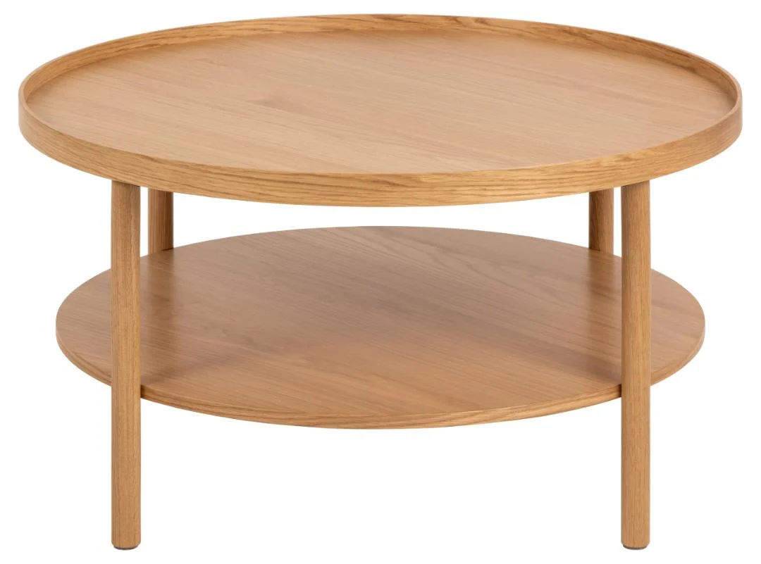 De Salontafel Roest 80 CM Rond Eikenfineer is een ronde salontafel in licht eikenfineer met vier poten, een tafelblad met verhoogde rand en een lager opbergblad.