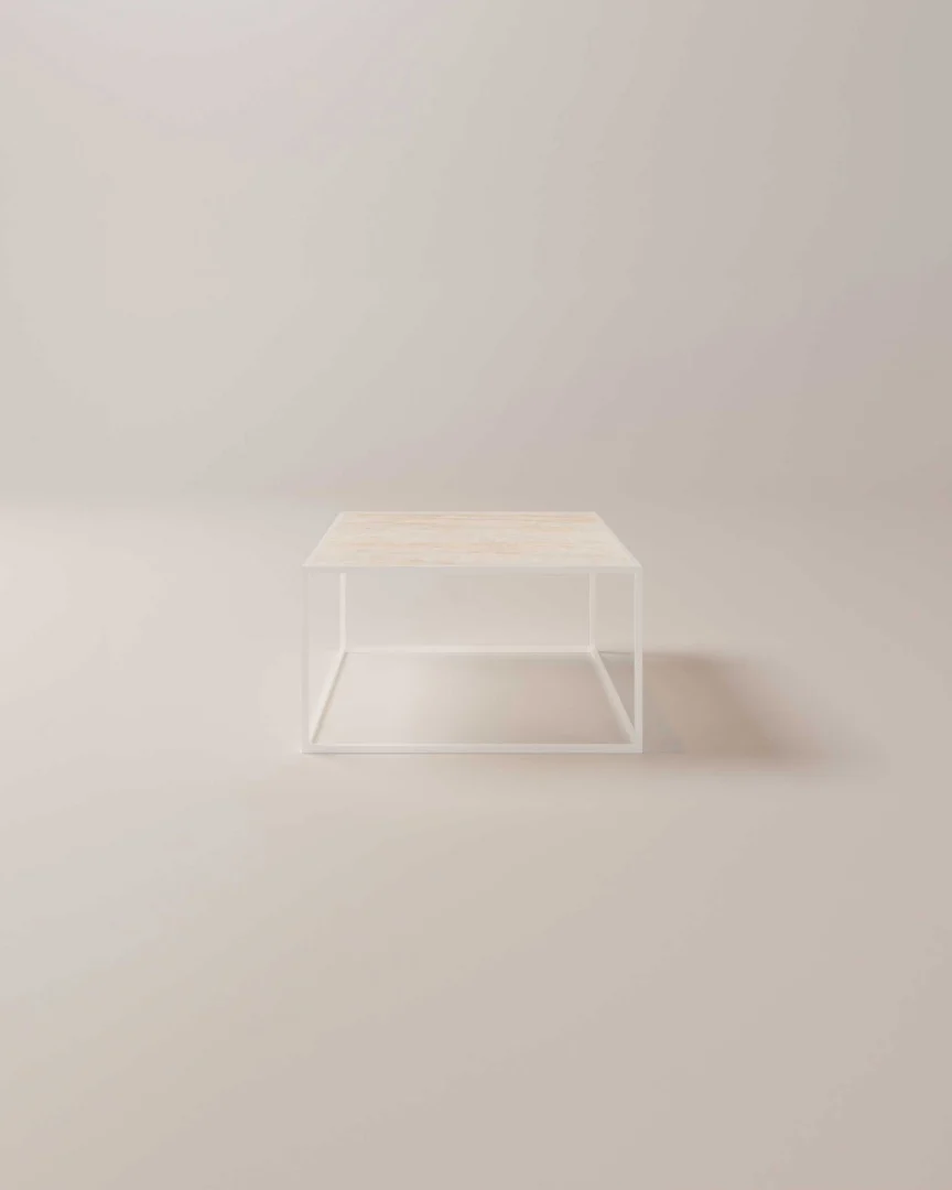 De Salontafel Rond Design, een minimalistische ronde salontafel met een licht houten blad en heldere acryl zijkanten, staat in een lege, zacht verlichte kamer met een beige achtergrond.