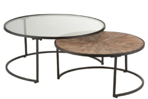 De Salontafel Zwart 91 x 91 CM is een set van twee ronde nesttafels met een zwart metalen onderstel; de ene heeft een helder glazen blad en de andere heeft een houten blad met een zonnestraalpatroon. De tafels kunnen gedeeltelijk overlapt worden voor een flexibele opstelling.