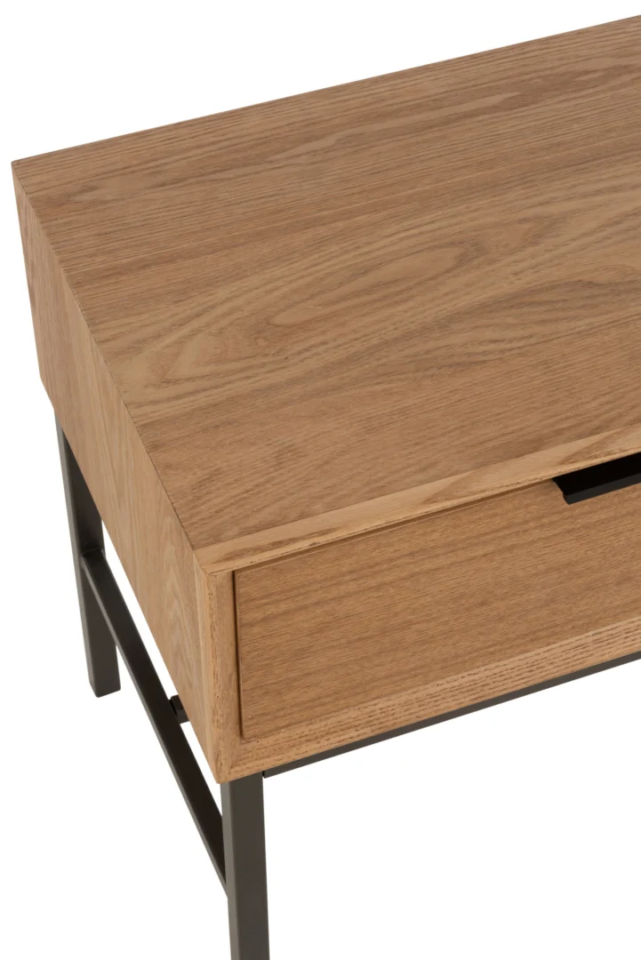 Een close-up van het Nachtkastje Metaal 30 x 47 CM, een modern houten nachtkastje met een natuurlijke afwerking, één lade en zwarte metalen poten.