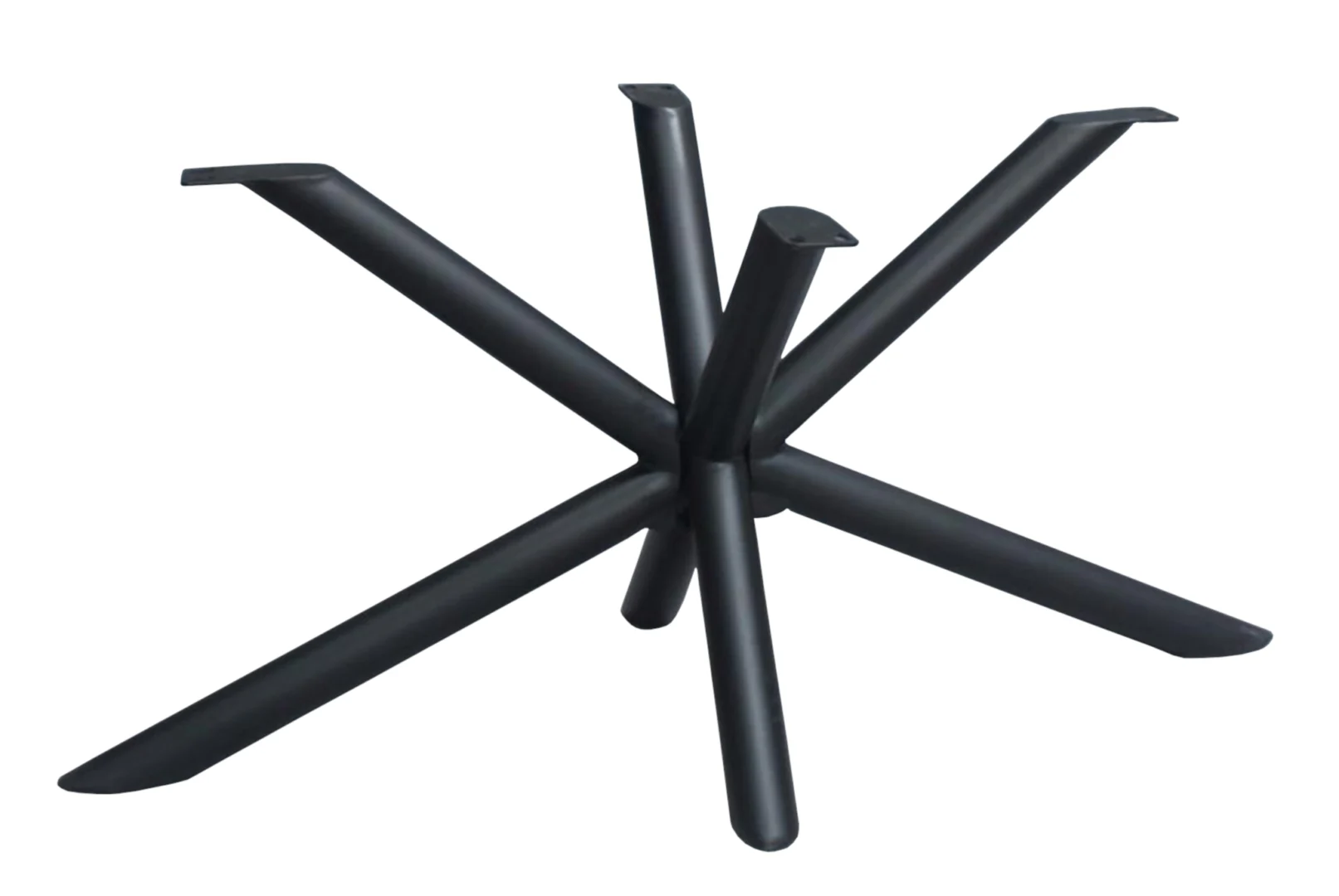 De Sirius Eetkamertafel 220x110 Bootvorm Mango Naturel heeft een modern zwart metalen onderstel met vijf schuine poten die vanuit het midden uitstralen en het tafelblad stevig ondersteunen. Afgebeeld tegen een effen witte achtergrond.