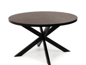 De Stalux Ronde eettafel 'Daan' (148cm) heeft een donkerbruin houten blad en moderne zwart metalen gekruiste poten, tegen een effen witte achtergrond.