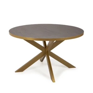 De Stalux ronde eettafel 'Daan' (148cm) heeft een donkerbruin houten blad en kruisende goud metalen poten in een modern geometrisch ontwerp.