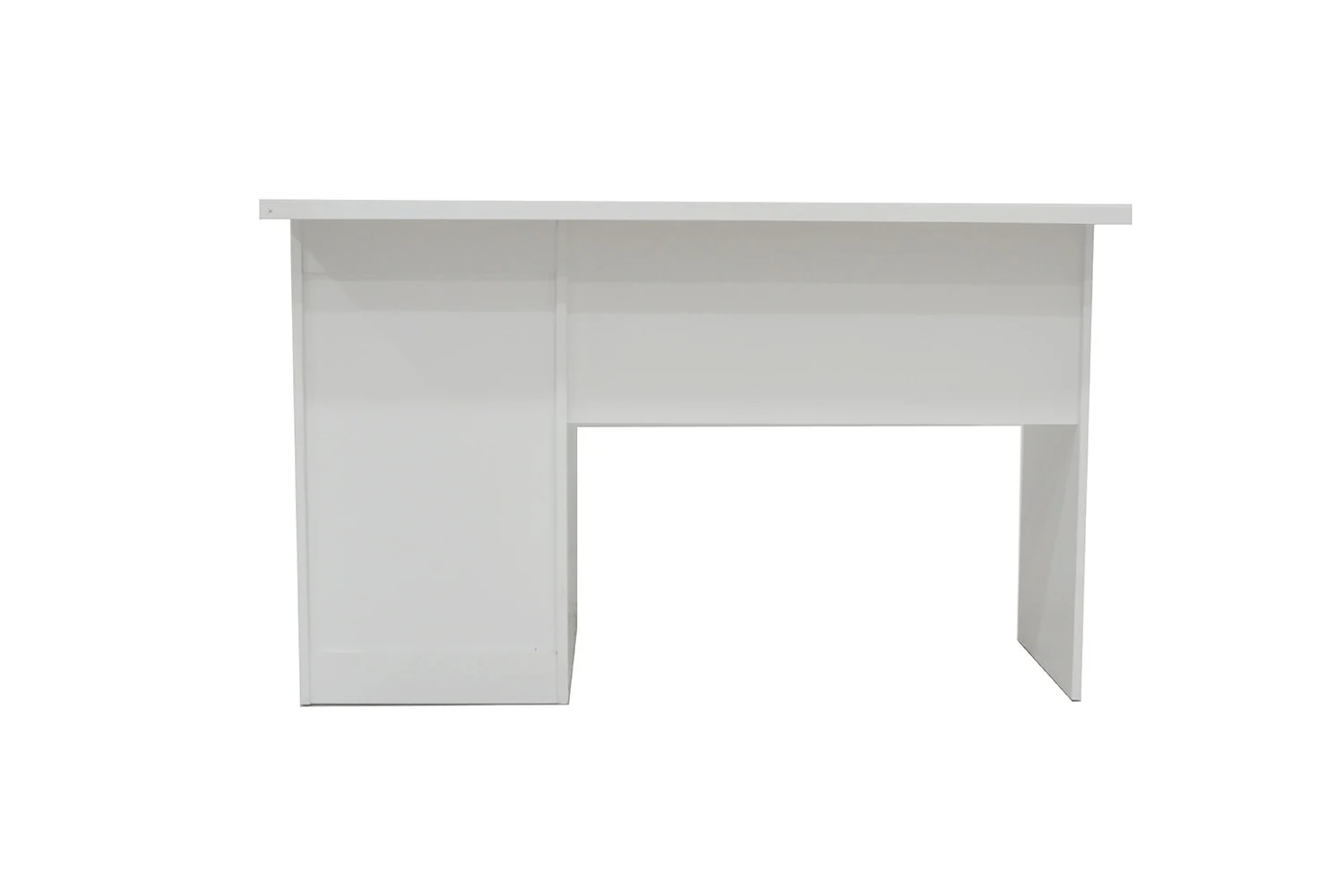 Witte bureau 75x121x60 met 3 lades, ruimtebesparend design.