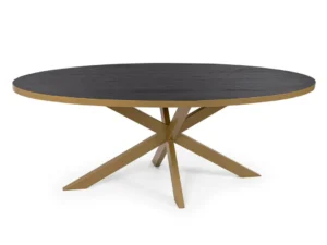 De Stalux Ovale eettafel 'Mees' (210 x 100cm) heeft een modern ontwerp met een donker zwart eiken bovenblad en een hoekig kruisend goud metalen onderstel.