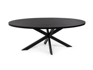 De Stalux Ovale eettafel 'Mees' (240 x 110cm) heeft een strak, zwart ovaal blad in zwart eiken en een hoekig kruisend metalen onderstel voor een moderne look.