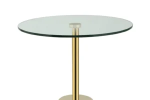 De Bijzettafel Zwart van Goud Marmer heeft een rond glazen tafelblad op een goudkleurige metalen sokkel, tegen een witte achtergrond.
