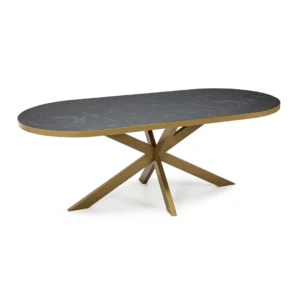 De Stalux Plat ovale eettafel 'Noud' (240 x 100) heeft een zwart marmeren blad en een goudkleurig metalen onderstel met kruisende schuine poten.