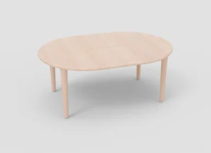 De SENTO TAFEL Ø130/186 WWM is een ovale, lichthouten eettafel met vier poten, afgebeeld op een effen witte achtergrond. Een naad in het midden van het tafelblad suggereert dat het verlengbaar kan zijn.