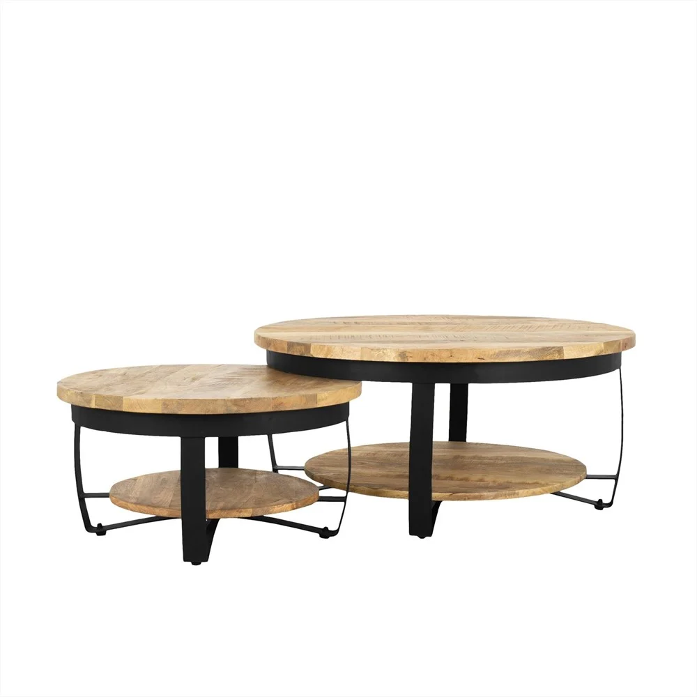 De Salontafel Zwart is een vierkante salontafel van 65 x 65 cm gemaakt van metaal, afgebeeld op een witte achtergrond.