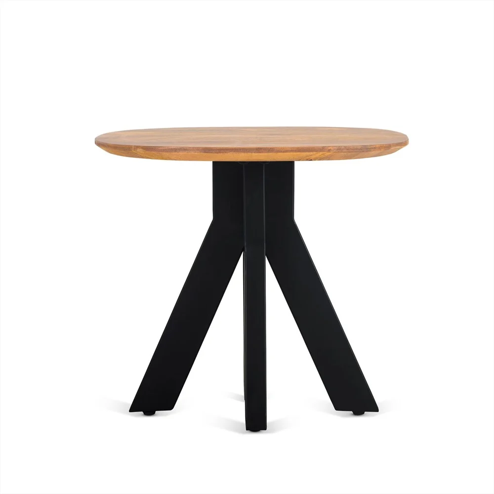 De Bijzettafel Deens Ovaal Runa 60 heeft een ovaal houten blad met een natuurlijke afwerking en drie zwarte schuine poten, tegen een effen witte achtergrond.