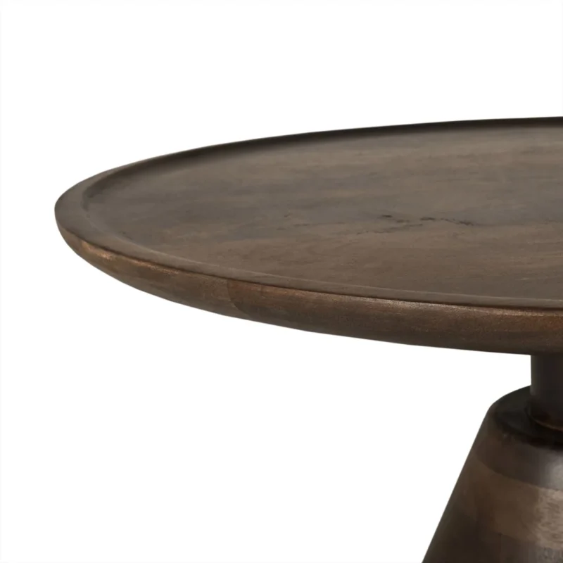 Close-up van de Salontafel 75 x 75 CM Rond Design, met zijn gladde donkerbruine houten rand en oppervlak. Slechts een deel van het tafelblad en de basis worden getoond tegen een effen witte achtergrond.