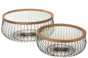 De Salontafel Zwart 100 CM Rond Metaal is een set van twee ronde salontafels met draadmetalen onderstellen, houten randen en glazen bladen. De ene tafel is groter en langer, de andere kleiner en korter. Ze kunnen overlapt worden voor een stijlvolle look.