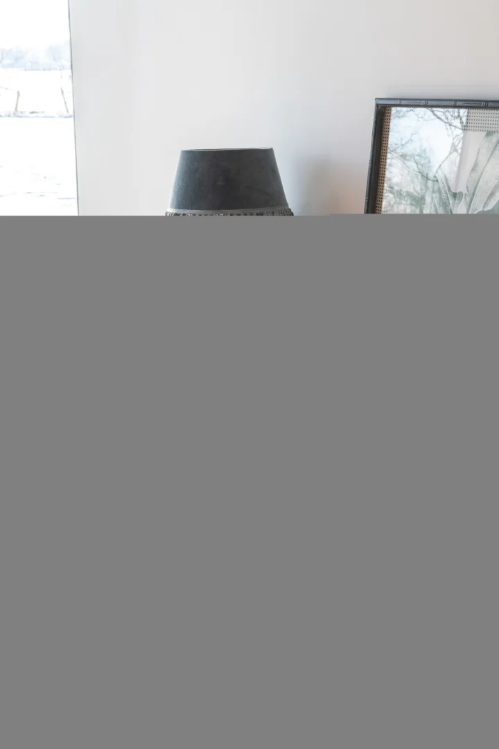 Zwarte lamp en foto op Bureau 126 x64 x106 Eikenhout/Metaal Naturel/Zwart Industrieel.