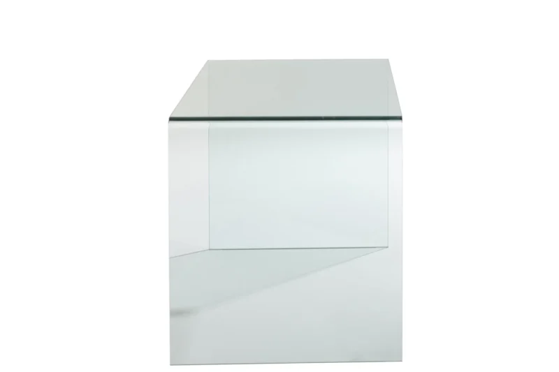 Transparant glazen bureaublad, modern design. Strakke lijnen, helder glas.