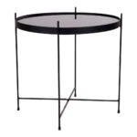 De Salontafel Zwart 48 x 48 CM Vierkant is een moderne vierkante bijzettafel gemaakt van staal, met een zwart frame, slanke rechte poten met dwarsbalken bij de voet en een minimalistisch ontwerp.