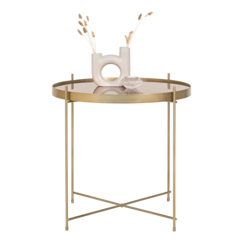 De Salontafel 48 x 48 CM Vierkant Staal is een vierkante stalen bijzettafel met een moderne witte vaas gevuld met gedroogde grassen en een decoratieve glazen schaal.